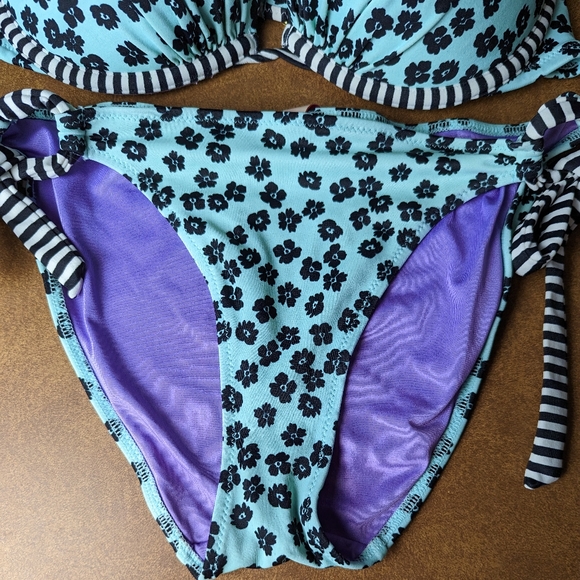 Victoria Secret Bombshell 2 Piece Bikini - Picture 8 of 13